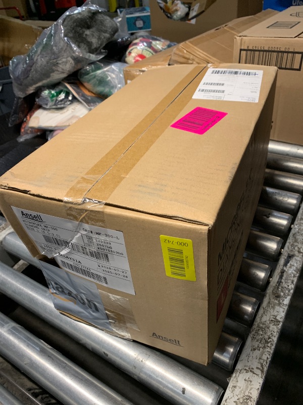 Photo 1 of ***FACTORY SEALED***Ansell MICROFLEX Diamond Grip MF-300 Disposable Latex Gloves for Automotive, Healthcare, Machinery Industries - Large, Natural (Case of 1000)