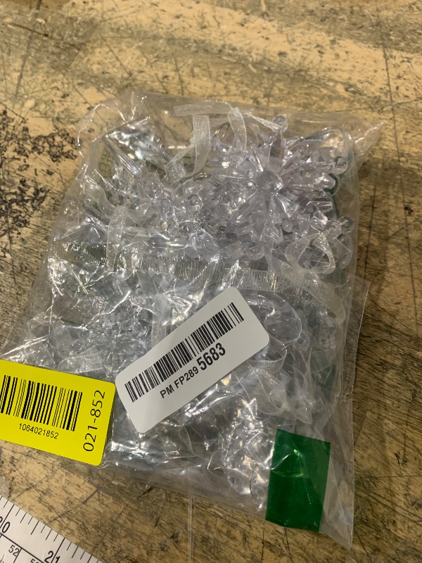 Photo 1 of 18pcs Christmas Tree Decoration Crystal Ornaments - Hanging Acrylic Christmas Snowflake Icicle Drop Crystal Ornaments for Xmas Tree Winter New Year Party Supplies