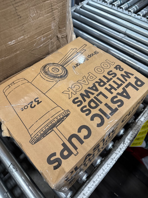 Photo 1 of (100 Sets) 32 oz Cups with Lids and Straws, Clear Plastic Cups with Lids and Straws, Disposable Drinking Cups for Cold Drinks, Iced Coffee, Milk Shakes, Smoothies, Bubble Boba Tea