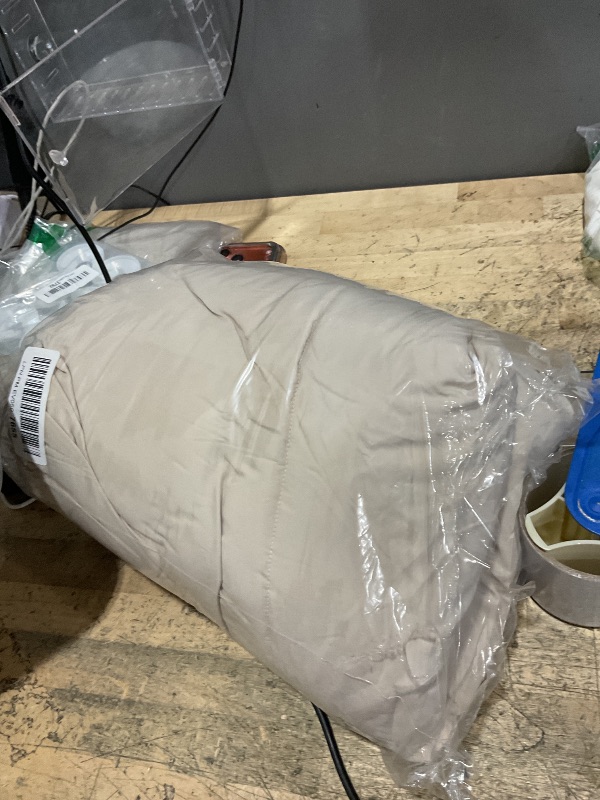 Photo 1 of *STAIN ON SLEEVE* Flygo Winter Cropped Puffer Jacket Coats for Women 2025 Short Warm Quilted Jackets Outerwear with Pockets(Beige-S)