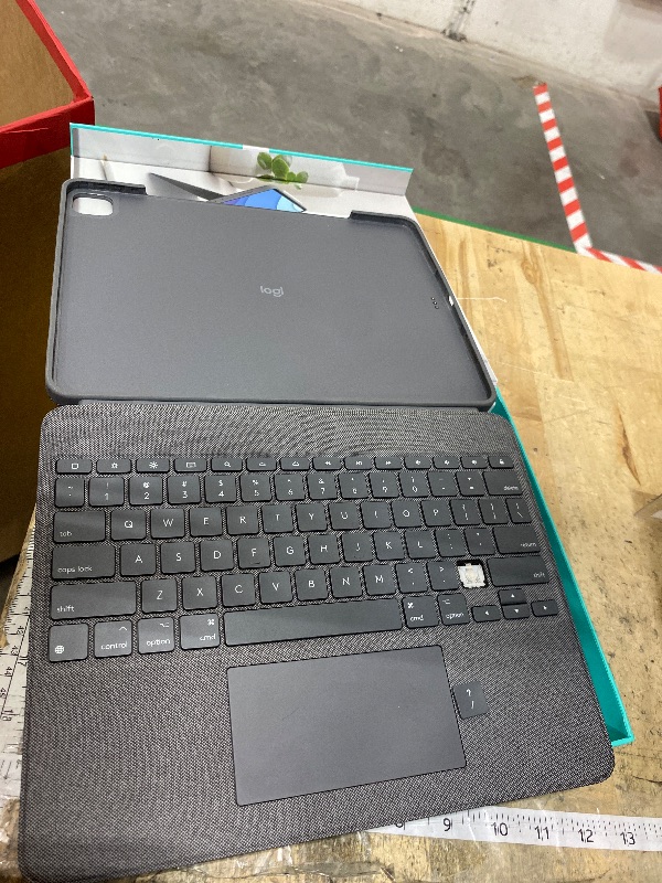 Photo 1 of See notes****Logitech Combo Touch iPad Pro 12.9-inch (5th, 6th gen - 2021, 2022) Keyboard Case - Detachable Backlit Keyboard with Kickstand, Click-Anywhere Trackpad, Smart Connector - Oxford Gray; USA Layout