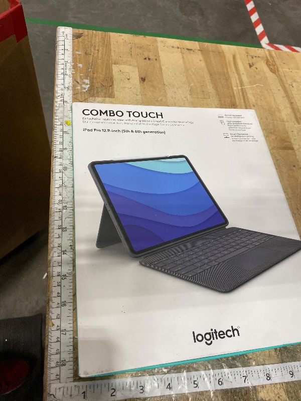 Photo 1 of See notes****Logitech Combo Touch iPad Pro 12.9-inch (5th, 6th gen - 2021, 2022) Keyboard Case - Detachable Backlit Keyboard with Kickstand, Click-Anywhere Trackpad, Smart Connector - Oxford Gray; USA Layout