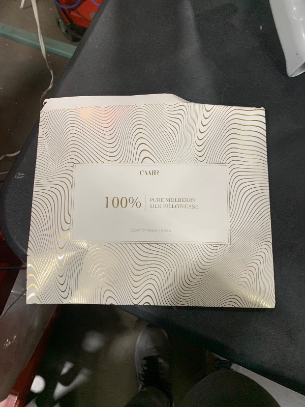 Photo 1 of 100% Pure Mulberry Silk Pillowcase for Hair and Skin - Allergen Resistant Dual Sides,600 Thread Count Silk Bed Pillow Cases with Hidden Zipper,1pc,Queen Size,Champagne