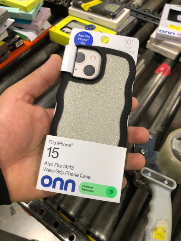 Photo 1 of Onn WIABLK36010579 Wavy Grip Phone Case for iPhone 15/14/13 - Black/Gold