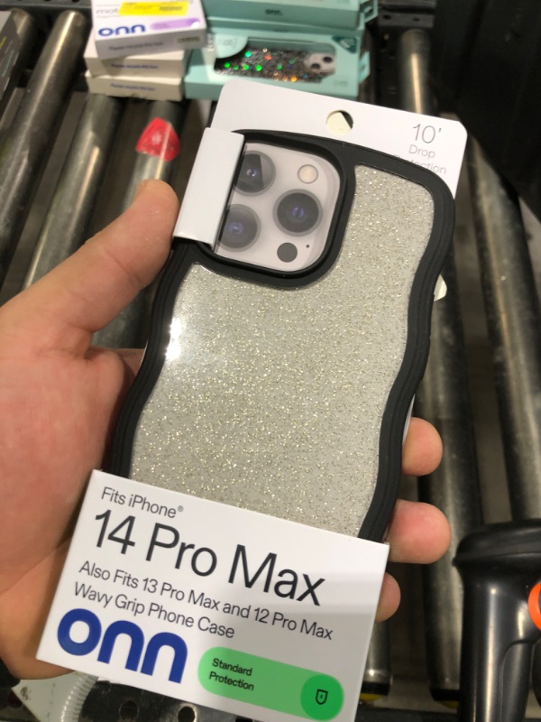Photo 1 of  Onn WIABLK36010579 Wavy Grip Phone Case for iPhone 14 pro max/ 13 pro max/ 12 pro max - Black/Gold 