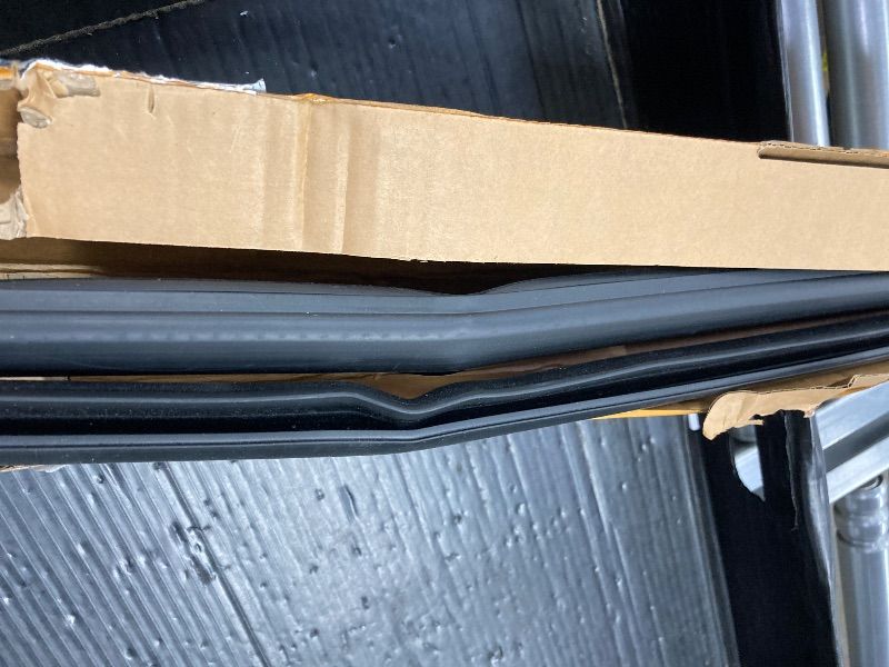 Photo 1 of ***THERE IS A BENT AREA AS PICTURED***MOTOKU Driver and Passenger Side Door Window Outer Weatherstrip Belt Molding kit for Dodge Challenger 2008-2023***THERE IS A BENT AREA AS PICTURED**