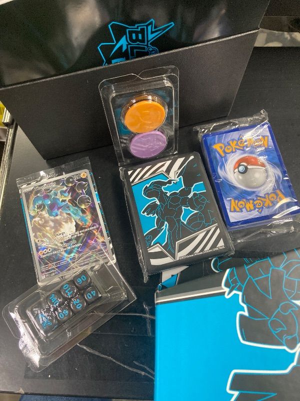 Photo 1 of ***MISSING PARTS -SELLING AS INCOMPLETE*** Pokemon TCG Scarlet & Violet 10.5 Black Bolt Elite Trainer Box ****BOX RIPPED/TORN***