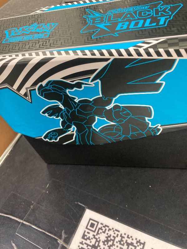Photo 1 of ***MISSING PARTS -SELLING AS INCOMPLETE*** Pokemon TCG Scarlet & Violet 10.5 Black Bolt Elite Trainer Box ****BOX RIPPED/TORN***