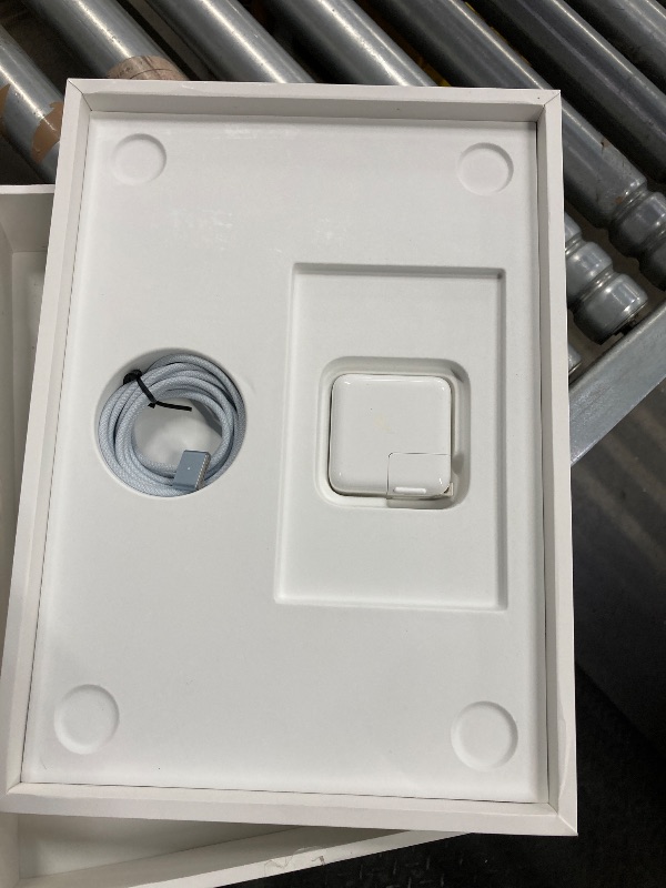 Photo 1 of (with a little scratches but is not a problem**) Apple 2025 MacBook Air 13-inch Laptop with M4 chip: Built for Apple Intelligence, 13.6" Liquid Retina Display, 16GB Unified Memory, 256GB SSD Storage, 12MP Center Stage Camera, Touch ID, Sky Blue (with a l