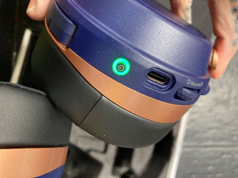 Photo 1 of ***ONLY HEADPHONES INCLUDED**MICROPHONE & ALL OTHER PIECES ARE MISSINGE***Turtle Beach Stealth 700 Gen 3 Wireless Multiplatform Amplified Gaming Headset for Xbox Series X|S, Xbox One, PC, PS5, Mobile – 60mm Drivers, AI Noise-Cancelling Mic, Bluetooth, 80-