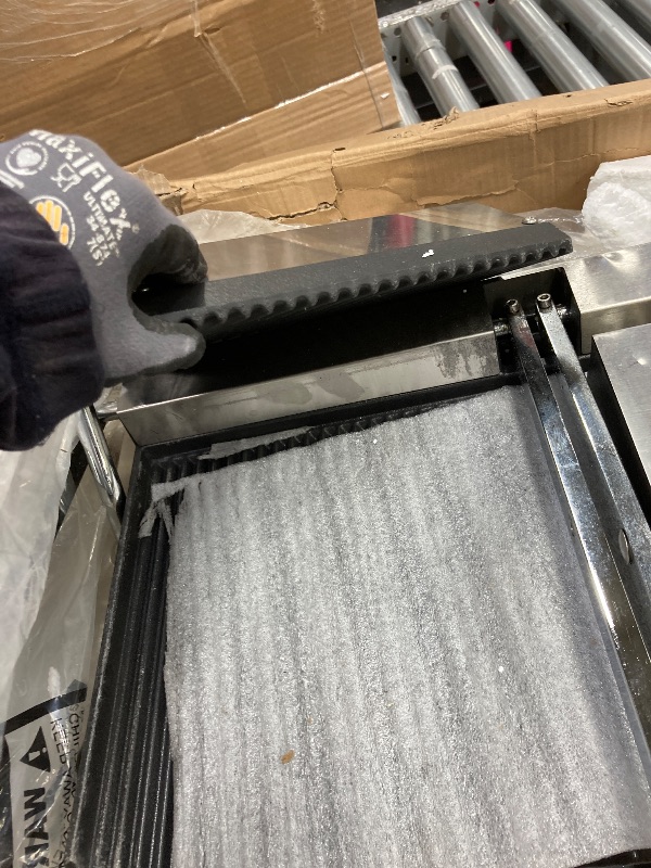 Photo 1 of *Unsure if anything is broken* *SELL AS IS* Winco Cast iron griddle, Ranini Grill