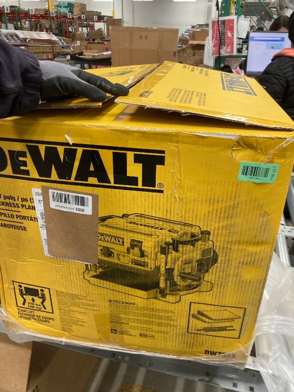 View 6 of *HEAVY* DEWALT Thickness Planer, 13-inch Wood Planer, Three Knife Two Speed, 15 Amp, 20,000 RPM Motor (DW735X)