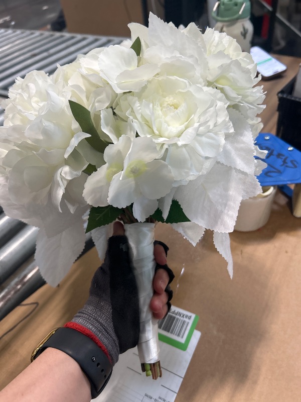 Photo 1 of ***SIMILAR ITEM****
Yatim 21In White Artificial Hydrangea Flowers 5 Pcs Real Touch 3D Print Latex Flowers for Wedding Centerpieces Bouquets DIY Floral Decor Home Decoration with Stems