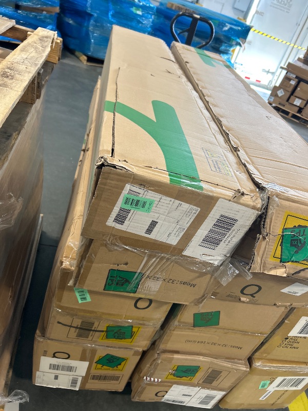 Photo 1 of ** SIMILAR** Novilla 12 Inch Queen Mattress in a Box, Gel Memory Foam Queen Size Bed Mattress for Cooling Night Sleep, Comfort Sleep & Pressure Relief, CertiPUR-US Certified,White