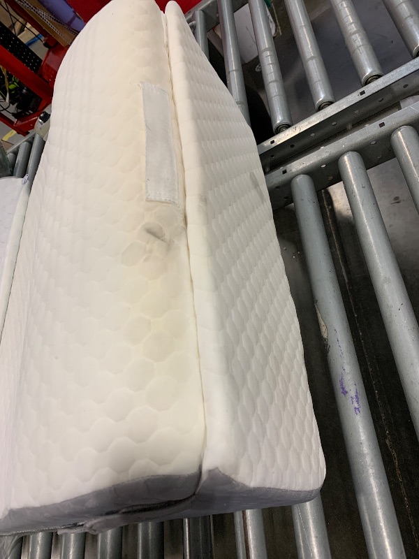 Photo 1 of ***SIMILAR , DIRTY AND USED***Bedluxe Wedge Pillow Headboard, 3PCS Orthopedic Bed Wedge Pillows Set for After Surgery, Adjustable Pillow Wedge for Acid Reflux&Back Pain Relief, Sleeping, Back Pillow for Bed Sitting Up, White/Grey