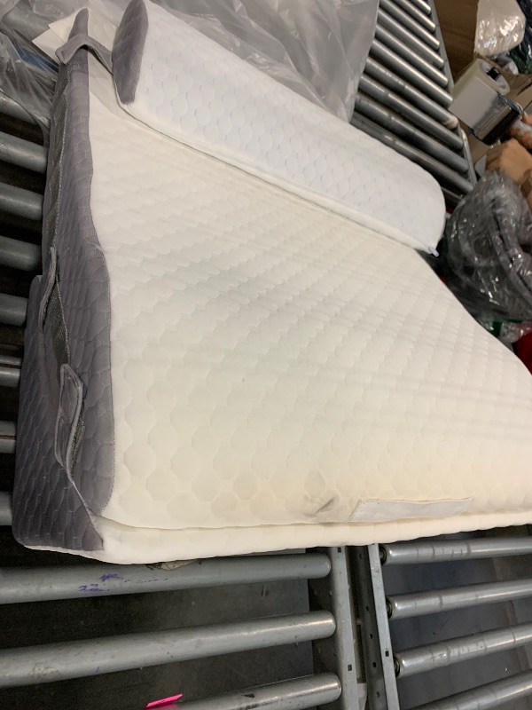Photo 1 of ***SIMILAR , DIRTY AND USED***Bedluxe Wedge Pillow Headboard, 3PCS Orthopedic Bed Wedge Pillows Set for After Surgery, Adjustable Pillow Wedge for Acid Reflux&Back Pain Relief, Sleeping, Back Pillow for Bed Sitting Up, White/Grey