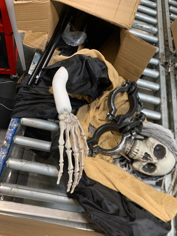 Photo 1 of ****SIMILAR***

Beistle Skeleton with Chains Creepy Creature Motion-Activated Halloween Decoration with Flashing LED Lights and Spooky Laugh, Poseable Arms, Indoor Haunted House Prop, 6’, 6', Black/Off White/Gray