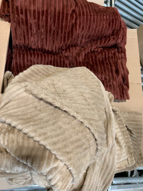 Photo 1 of ***SIMILAR***

h 50 x 60 Inches Fleece Throw Blanket Soft Cute Warm Plush Flannel Fluffy Blankets for Sofa Couch Bed Seasons Employee Appreciation Gifts Bulk (Dark-Brown, Brown, Light Brown,6 Pack)