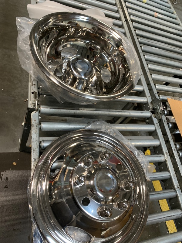 Photo 1 of **** MODEL AND SIZE UNKNOWN **** Set of 2 Hub Cap and Rim 