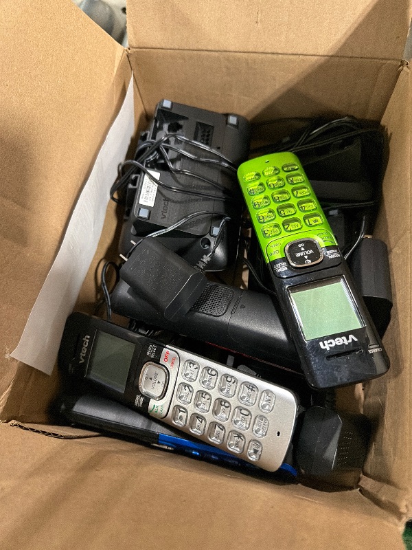 Photo 1 of **UNTESTED**
VTech CS6529-4B 4-Handset Cordless Phone with Answering Machine, Caller ID/Call Waiting, DECT 6.0 System, Wall Mountable