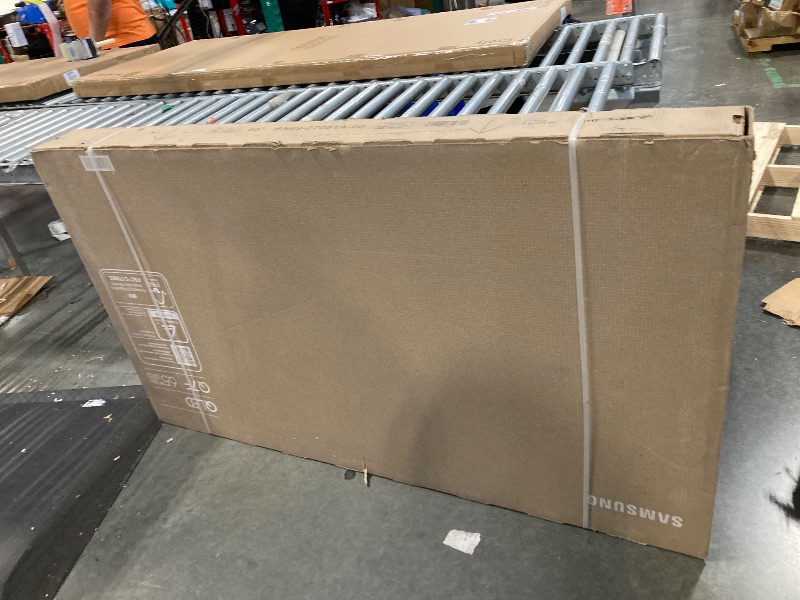 Photo 1 of ***BROKEN SOLD FOR PARTS ***CRAKED SCREEN!!!!!!!!Samsung 65-Inch Class QLED Q7F Series Samsung Vision AI Smart TV (2025 Model, 65Q7F) Quantum HDR, Object Tracking Sound Lite, Q4 AI Gen1 Processor, 4K upscaling, Gaming Hub, Alexa Built-in