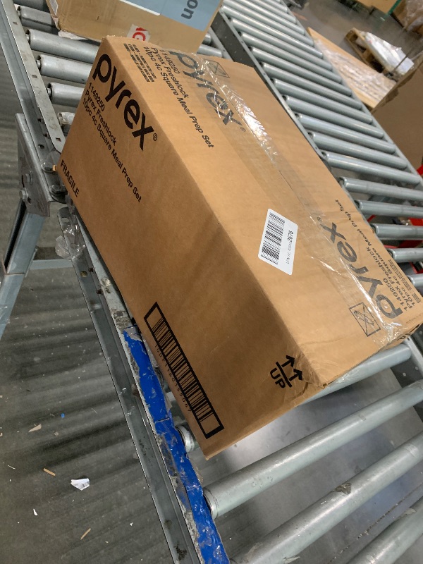 Photo 1 of ***ONLY 4*** Pyrex Freshlock (5-Pack, 4 Cup) Glass Food Storage Containers Set, Airtight & Leakproof Locking Lids BPA-Free, Meal Prep Containers Set, Freezer Dishwasher Microwave Safe