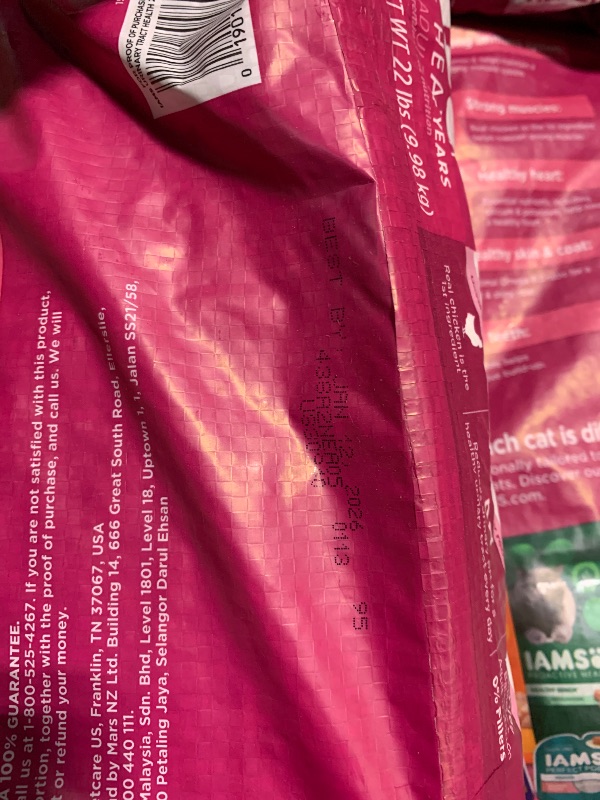 Photo 1 of ***final sale *****   IAMS Proactive Health Adult Urinary Tract Healthy Dry Cat Food with Chicken, 22 lb. Bag   EXP: JAM 12 2026