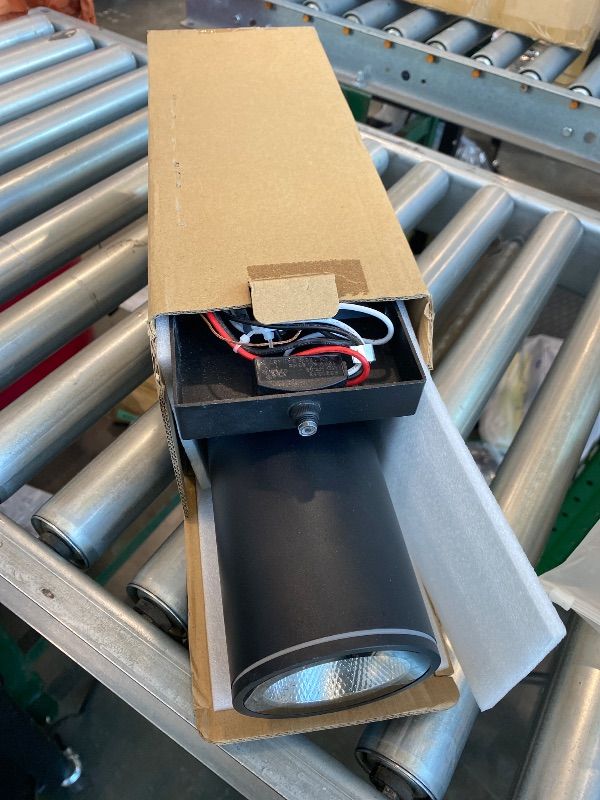 Photo 1 of *USED*
DAKAFUL Up and Down Wall Lights 1 Pack, Cylinder Outdoor Wall Sconce Light Aluminum Modern Outdoor Light Fixture and Exterior Wall Sconces Anti-Rust Waterproof for Porch Patio Wet Location Door Way
