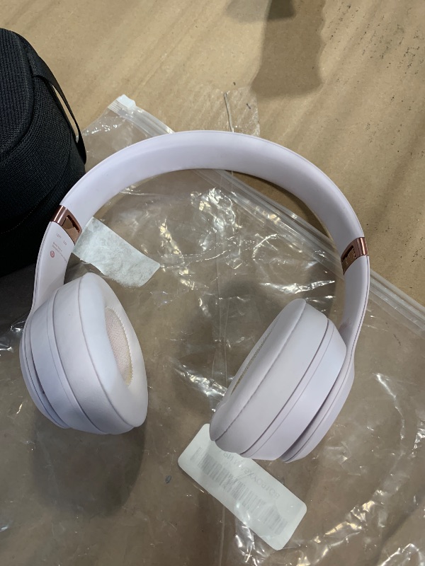 Photo 1 of ****It doesn't have a charger.***
Beats Solo 4 - Wireless On-Ear Bluetooth Headphones, Up to 50-Hour Battery Life, Ultra-Lightweight Comfort, Powerful and Balanced Sound, Apple & Android Compatible - Cloud Pink