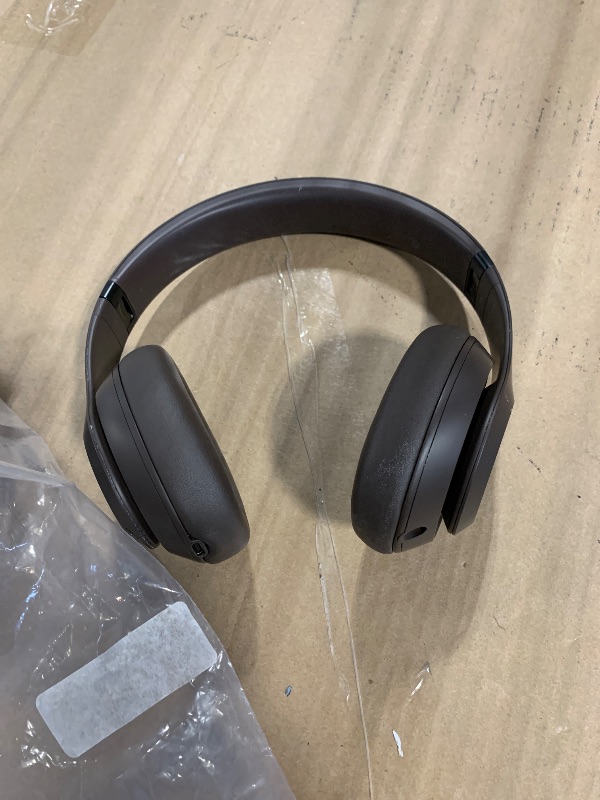 Photo 1 of ***It doesn't have a charger.***
Beats Studio Pro - Premium Wireless Over-Ear Headphones- Up to 40-Hour Battery Life, Active Noise Cancelling, USB-C Lossless Audio, Apple & Android Compatible - Deep Brown