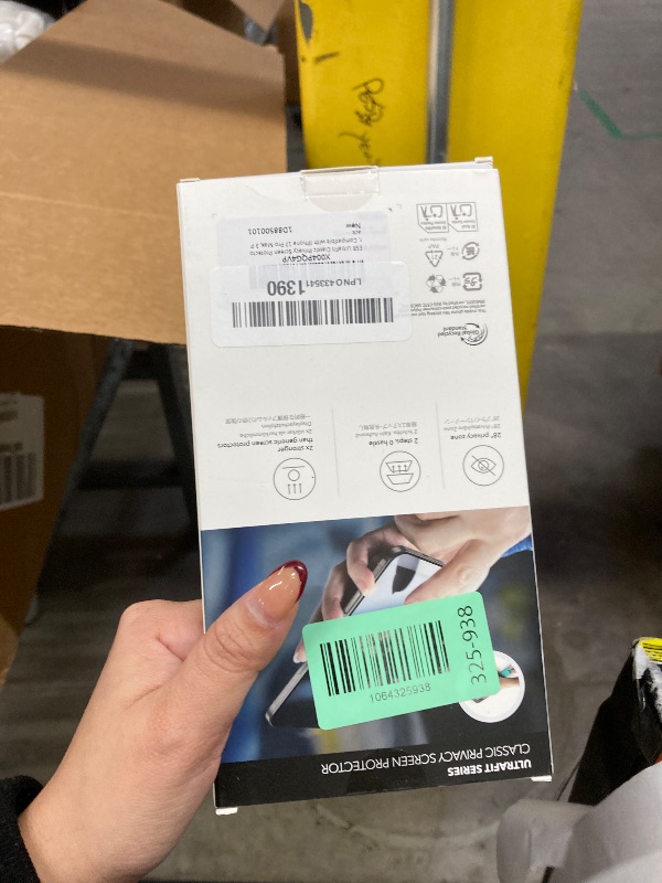 Photo 1 of ***MISSING PARTS***ESR 1 Pack for iPhone 17 Pro Max Privacy Screen Protector, Military Grade Shatterproof, 9H Hardness, Anti-spy Tempered Glass with UltraFit Tray   ***(MISSING -SELLING AS IS )***