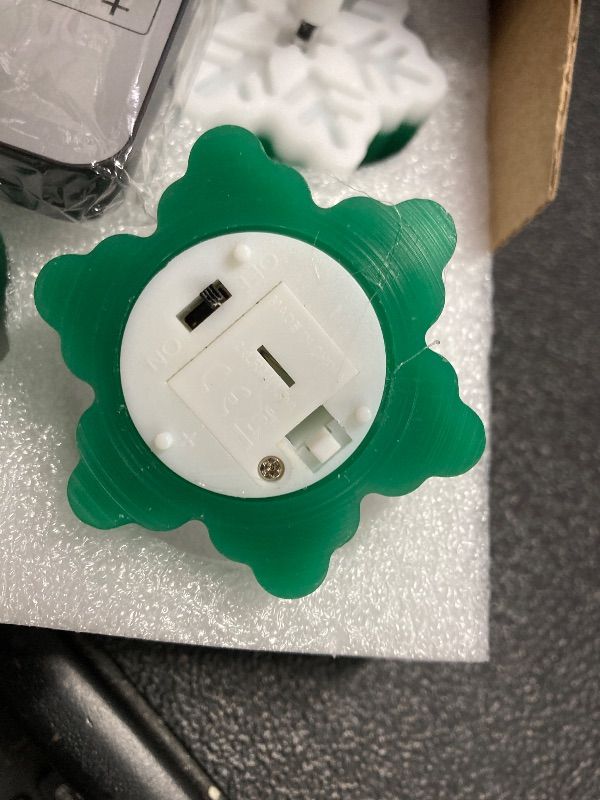 Photo 1 of ***POSSIBLY NEED BATTERIES REPLACED***Girimax Snowflakes Flameless Wax Tealights with Remote Timer, Green White Christmas LED Tea Votive Candles Battery Operated, Set of 4***POSSIBLY NEED BATTERIES REPLACED***