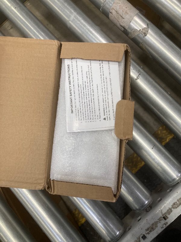 Photo 1 of 10 Pack Edison Replacement Light Bulbs,7-Watt E17 Screw Base ST40 Replacement Clear Glass Light Bulbs for Outdoor String Lights, Warm White