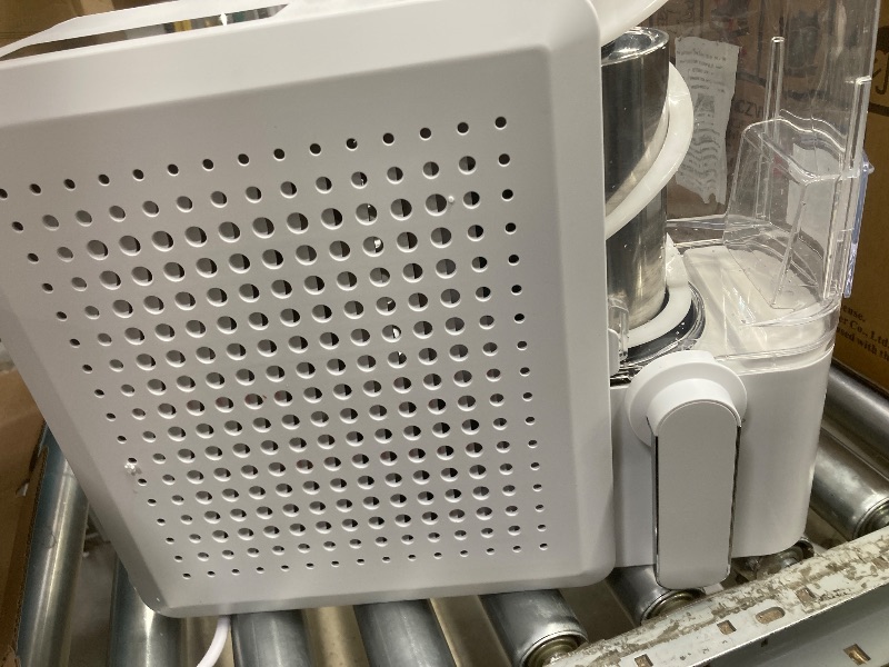 Photo 1 of **POWERS ON BUT DOES NOT GET COLD***Chefman - Slush-Ease Max Slushy Maker with Touch Controls and 5 Functions - White