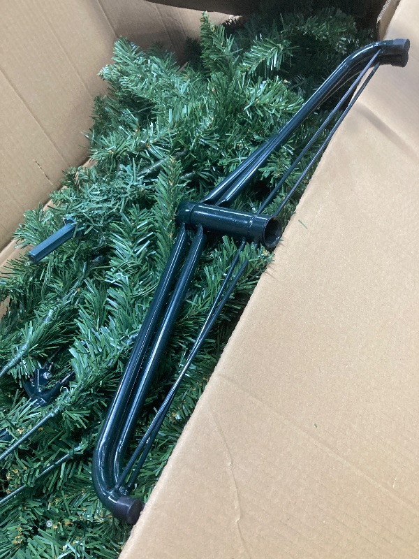 Photo 1 of *Outlet missing to test lights/Good otherwise* Firstness 7.5ft Pre-Lit Artificial Christmas Tree,Green Xmas Tree with 1400 Branch Tips 600 LED Lights,Pine Cones + Red Berries
