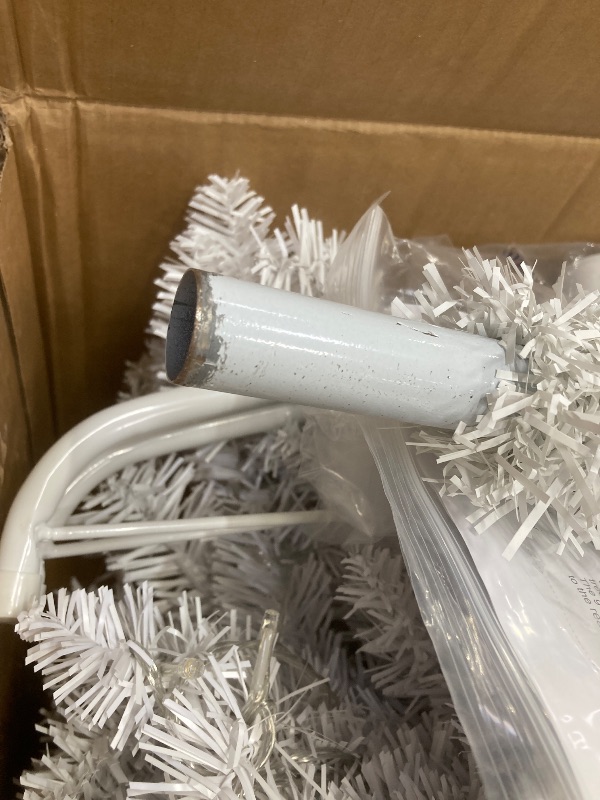 Photo 1 of *Tree base has paint peeling/scratch marks* 7.5FT Prelit Christmas Tree, Full Xmas Pine Tree with 1300 Branch Tips 400 Cold Warm Light for Holiday Indoor Outdoor Decoration, White
