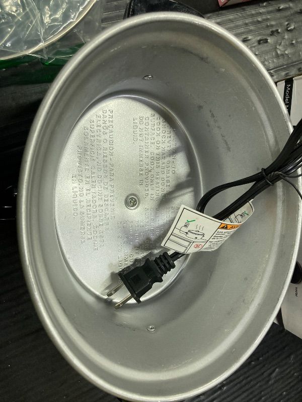 Photo 1 of ***MISSING INTERIOR CERAMIC BOWL***Elite Gourmet MST-275XS Electric Oval Slow Cooker, Adjustable Temp, Entrees, Sauces, Stews & Dips, Dishwasher Safe Glass Lid & Crock (2 Quart, Stainless Steel)***MISSING INTERIOR CERAMIC BOWL***