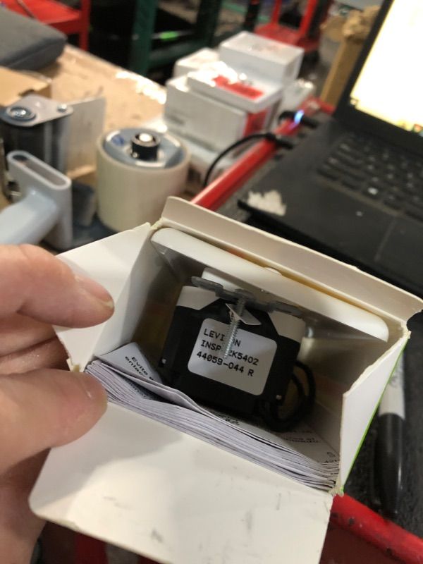Photo 1 of ***MISSING PARTS***
Leviton AFCI/Switch Combination, 15 Amp, Self Test, LED Indicator Light, AFSW1-W, White