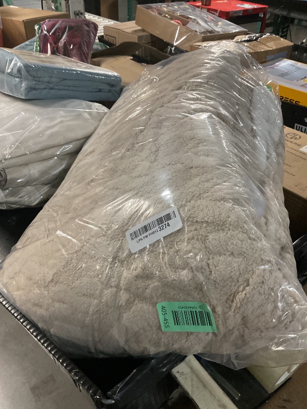 Photo 1 of ***DAMAGED - SEE NOTES/PICTURES***
CHIOKY Electric Heated Blanket, 3D Pattern Design, Queen Size Sherpa Super Cozy Heated Blanket with 5 Heating Levels & 10 Hours Auto Off, Beige