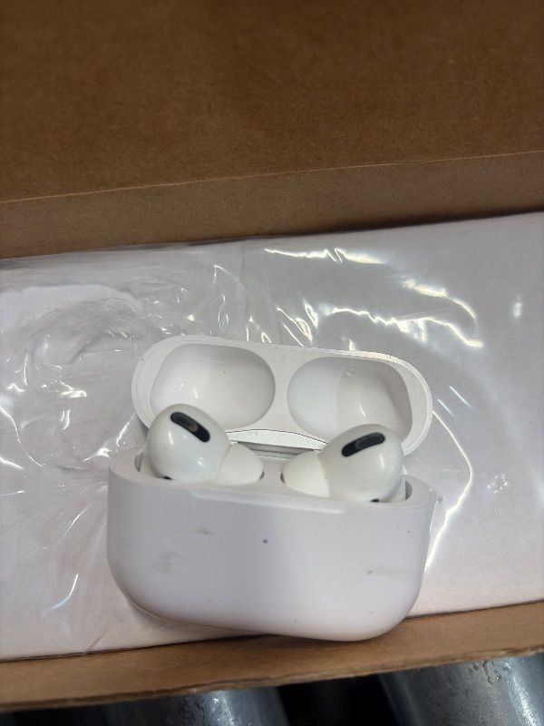 Photo 1 of ***FOR PARTS ONLY***KNOCKOFF***
 AirPods Pro (2nd generation)