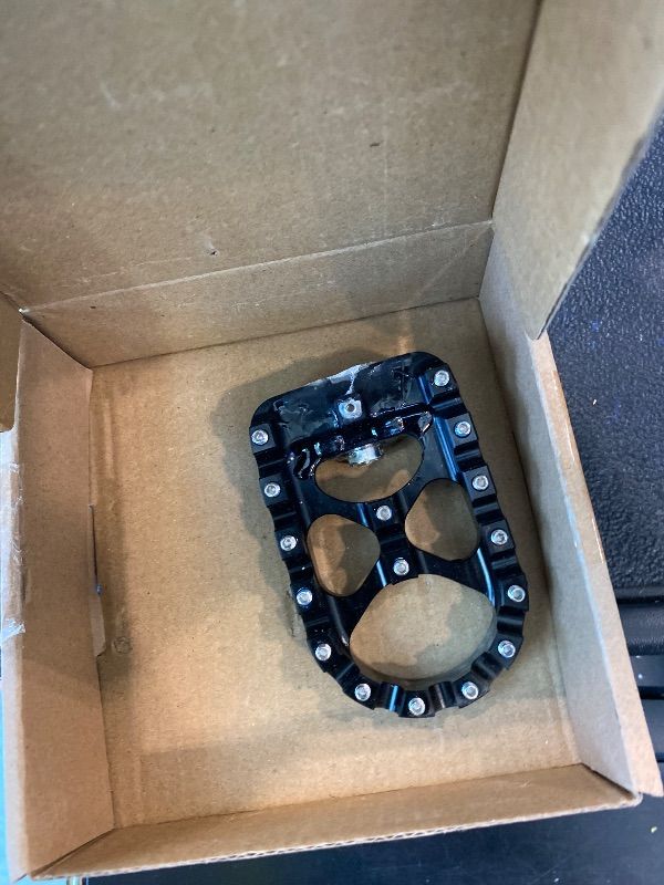 Photo 1 of **missing items**
MDPROMCP CNC Motorcycle Wide Foot Pegs Aluminum 360° Roating Adjustable Suitable Compaitble with Dyna Fatboy Iron 883 Sportster 883(Black)