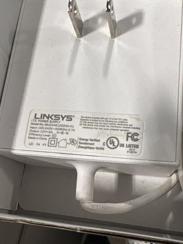 Photo 1 of **DAMAGED**
Linksys Velop Mesh Home WiFi System, 6,000 Sq. ft Coverage, 60+ Devices, Speeds up to (AC2200) 2.2Gbps - WHW0303
