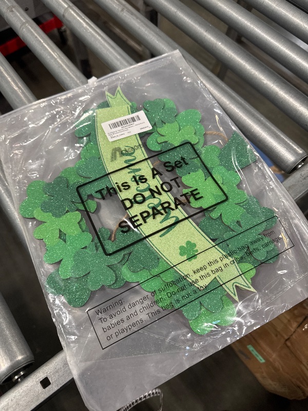 Photo 1 of ******SIMILAR***** St Patricks Day Welcome Sign St Patricks Day Door Wreath Green Shamrock Door Decor Clover Irish Wreaths Hanger for Front Door Decoration for Wall Home Party Outdoor Indoor Supply