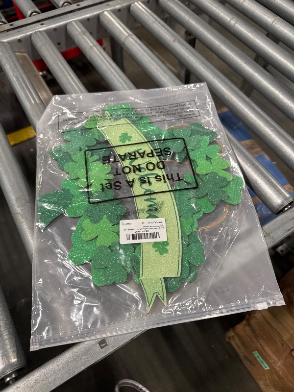 Photo 1 of *******SIMILAR**** St Patricks Day Welcome Sign St Patricks Day Door Wreath Green Shamrock Door Decor Clover Irish Wreaths Hanger for Front Door Decoration for Wall Home Party Outdoor Indoor Supply