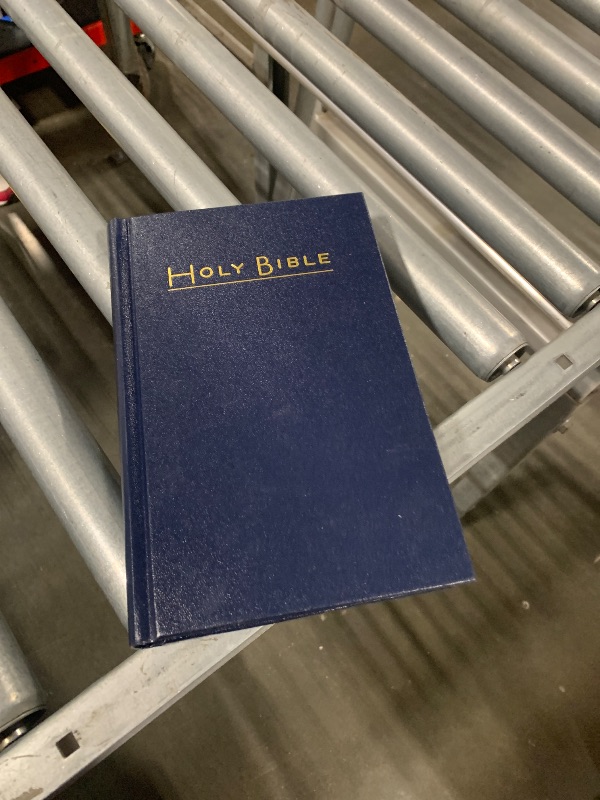 Photo 1 of *MINOR DAMAGE - USED*
CEB Common English Pew Bible, Navy