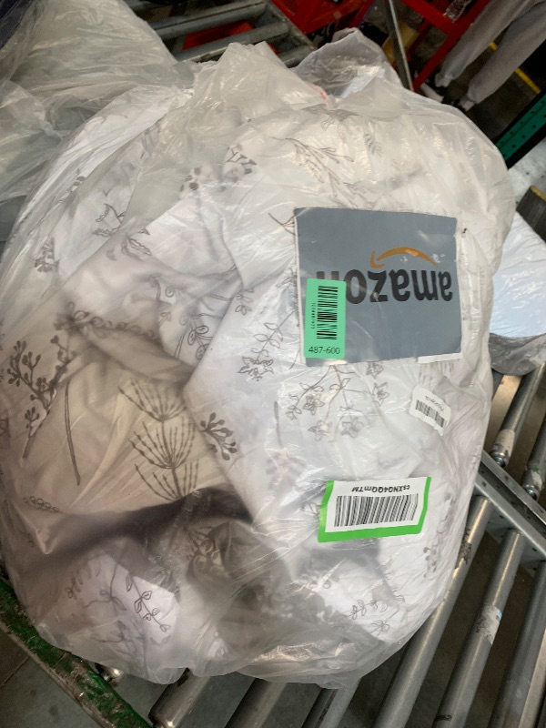 Photo 1 of **MAJOR DAMAGE**
Bedsure Full Comforter Set - Grey Bed Set, 3 Pieces Cute Floral Bedding, 1 Soft Reversible Botanical Flowers Comforter and 2 Pillow Shams