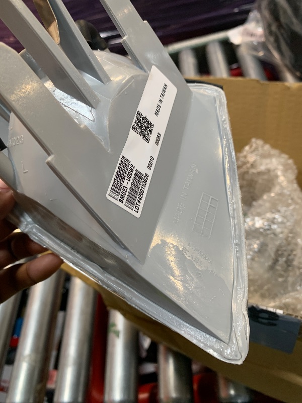 Photo 1 of **Has DAMAGES ** Anzo USA 521006 BMW Clear W/Amber Reflectors Cornering Light Assembly - (Sold in Pairs)