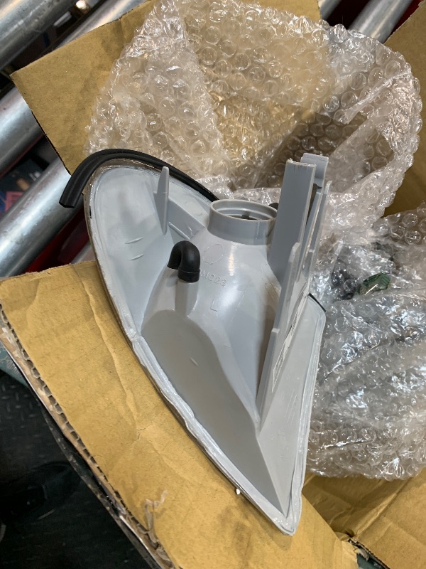 Photo 1 of **Has DAMAGES ** Anzo USA 521006 BMW Clear W/Amber Reflectors Cornering Light Assembly - (Sold in Pairs)