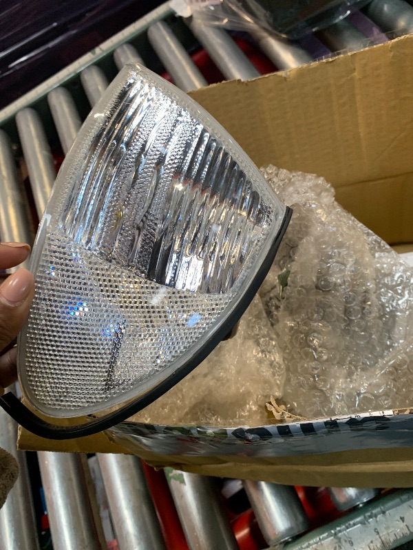 Photo 1 of **Has DAMAGES ** Anzo USA 521006 BMW Clear W/Amber Reflectors Cornering Light Assembly - (Sold in Pairs)