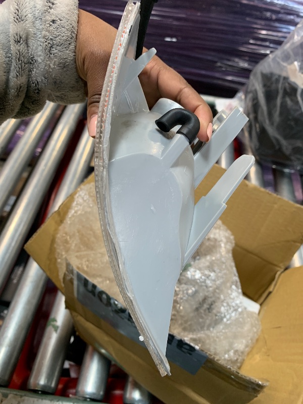 Photo 1 of **Has DAMAGES ** Anzo USA 521006 BMW Clear W/Amber Reflectors Cornering Light Assembly - (Sold in Pairs)